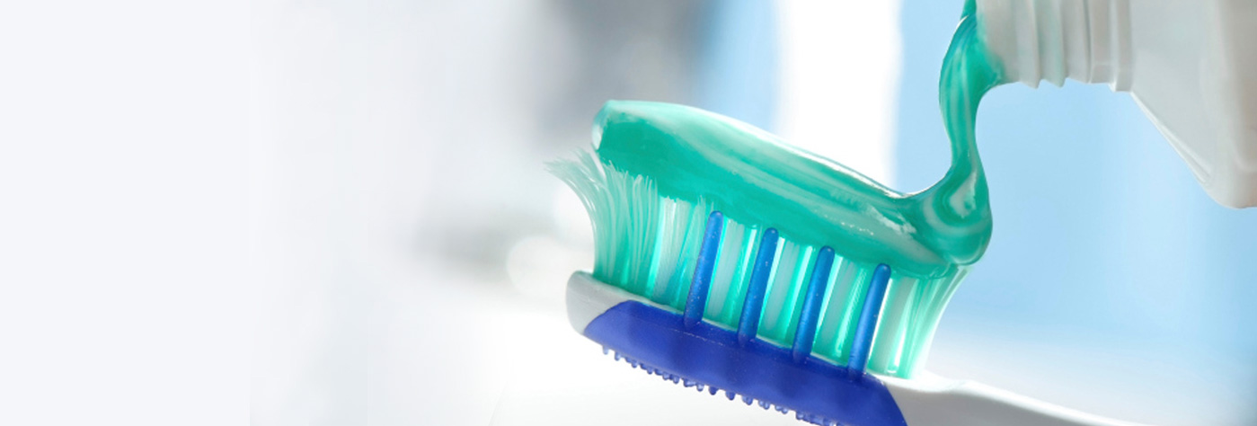 Preventiva početna slika - stavljanje paste na četkicu za zube